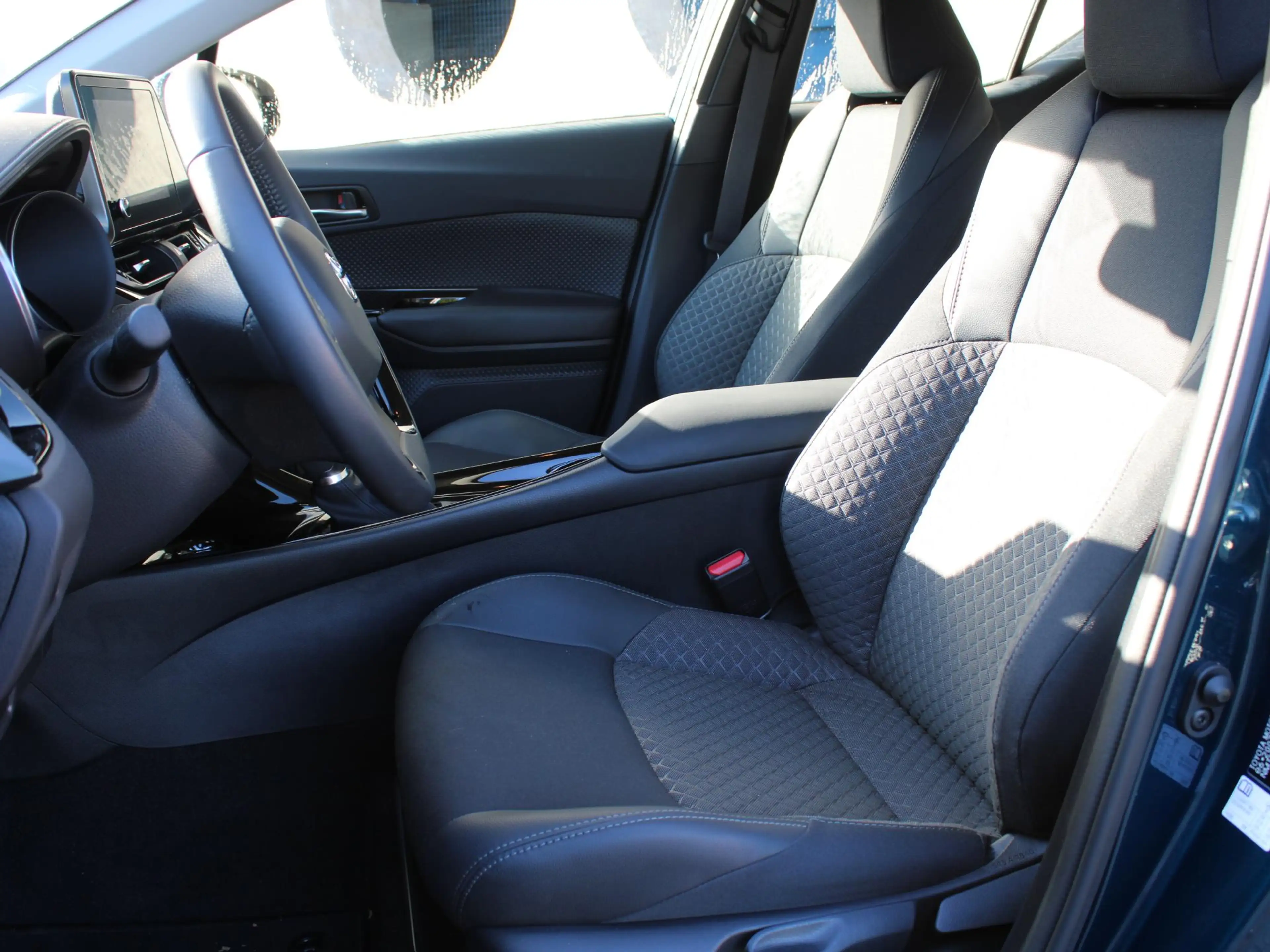 Toyota C-HR 2.0 Hybrid Dynamic | APPLE CARPLAY/ANDROID AUTO | — photo 3