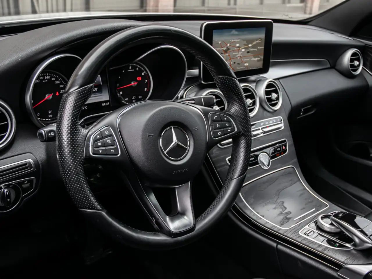 Mercedes-Benz C-Class снимка Mercedes-Benz C-Class