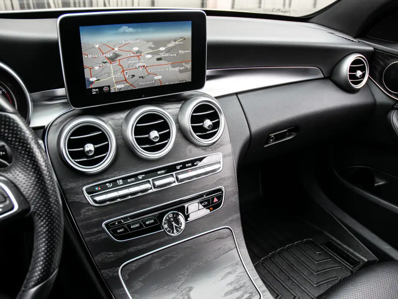 Mercedes-Benz C-Class снимка Mercedes-Benz C-Class