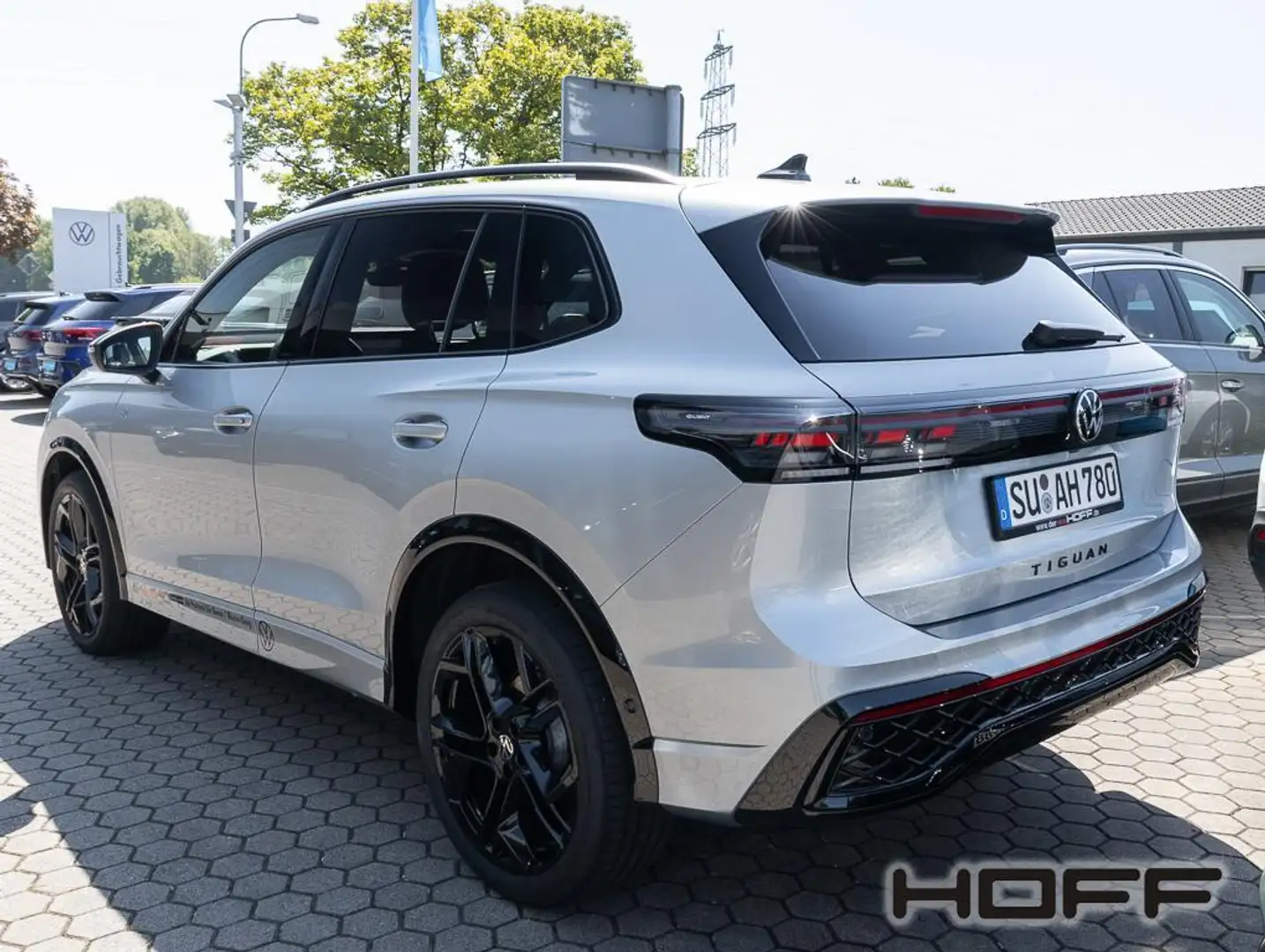 Volkswagen Tiguan 2.0 TDI DSG 4Motion R-Line Standheizung AHK Pano 2 Silber - 2