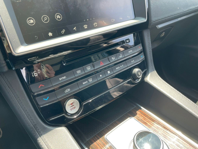 Jaguar F-Pace F-PACE D300 Portfolio AWD Black Pack ACC — photo 12
