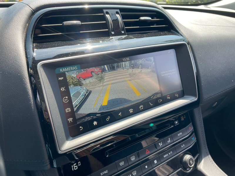 Jaguar F-Pace F-PACE D300 Portfolio AWD Black Pack ACC — photo 15
