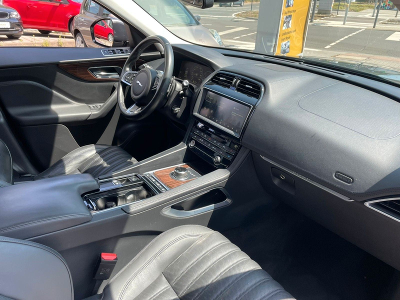 Jaguar F-Pace F-PACE D300 Portfolio AWD Black Pack ACC — photo 10