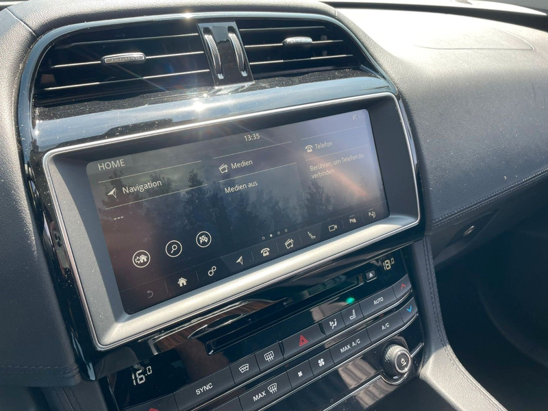 Jaguar F-Pace F-PACE D300 Portfolio AWD Black Pack ACC — photo 14