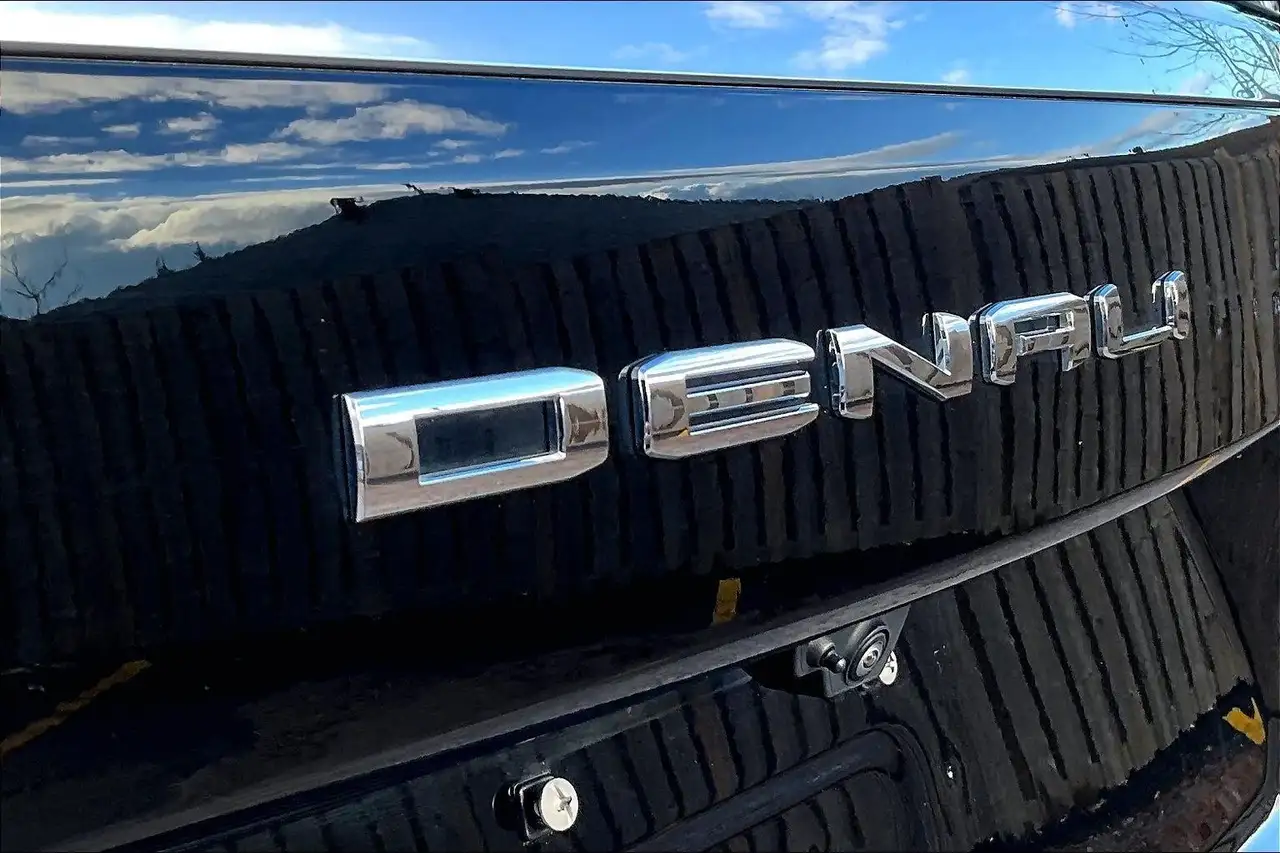 GMC Yukon снимка GMC Yukon
