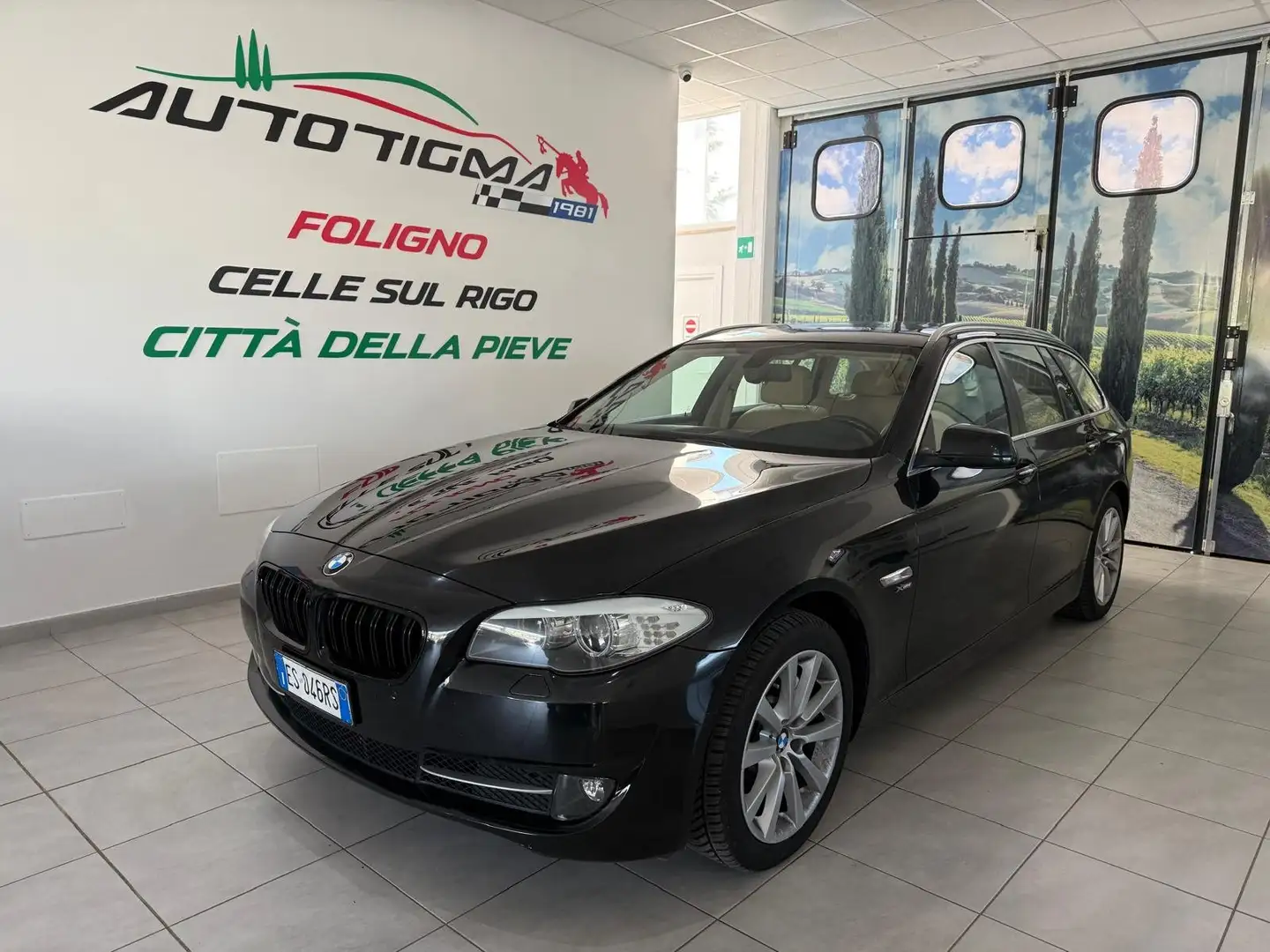 BMW 530 F11 Touring 530d Touring xdrive Futura auto Zwart - 1