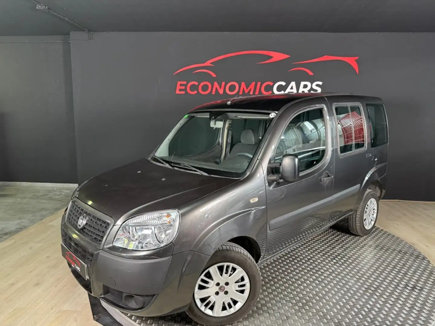 Fiat Dobló Cargo Combi 1.9Mjt Maxi Gris - 1