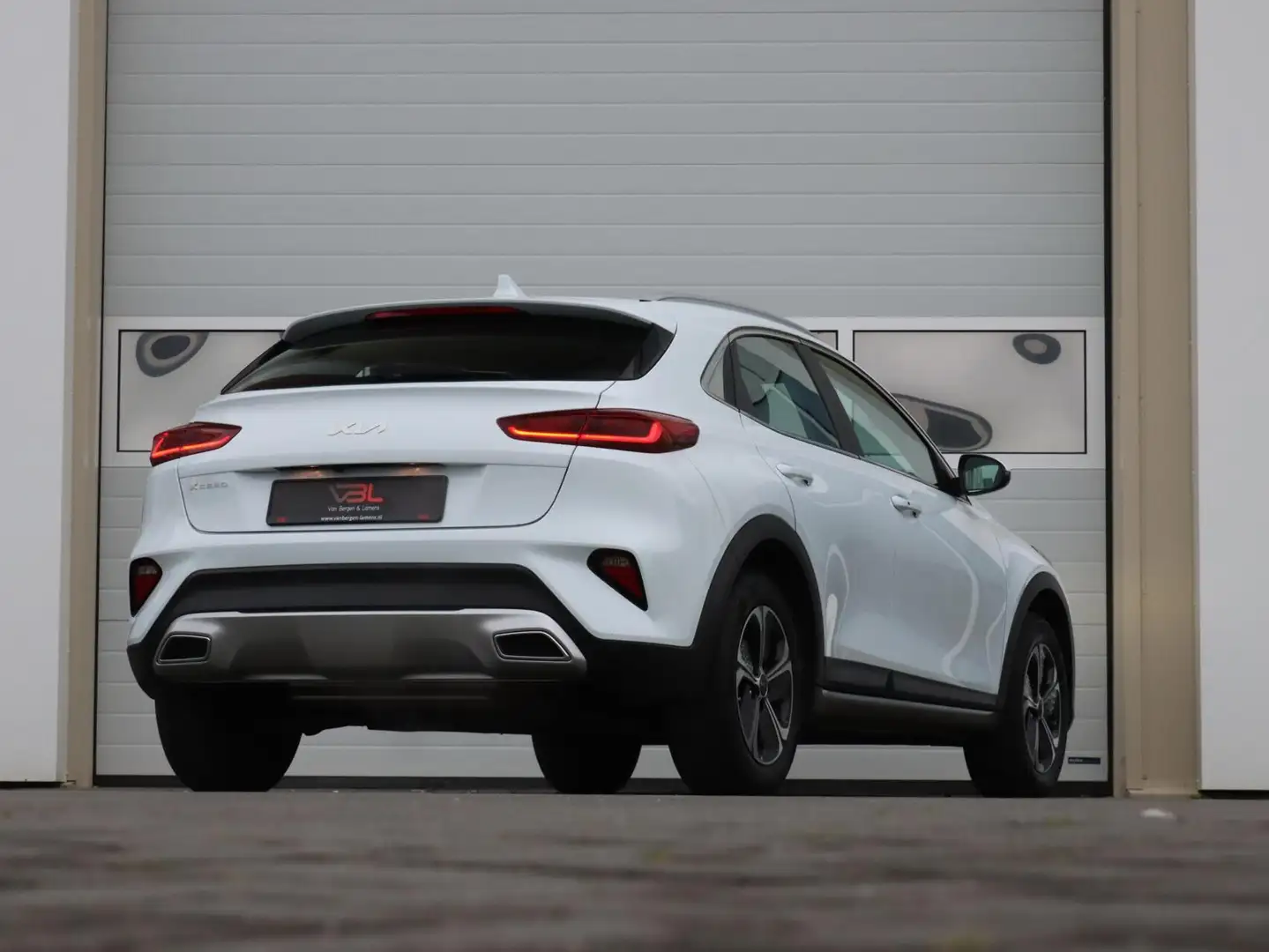 Kia XCeed 1.6 GDi PHEV DynamicPlusLine | Modeljaar 2022 Wit - 2