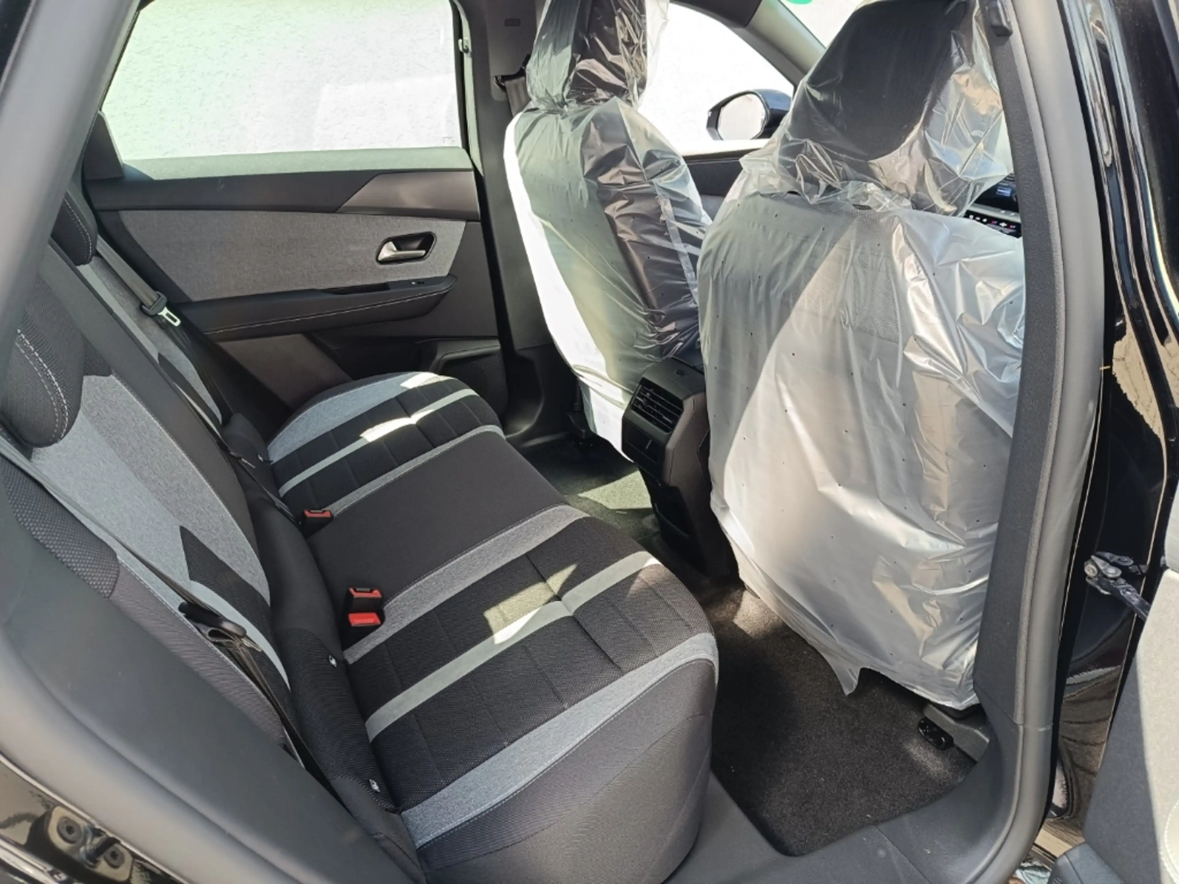 Opel Grandland Electric — photo 13