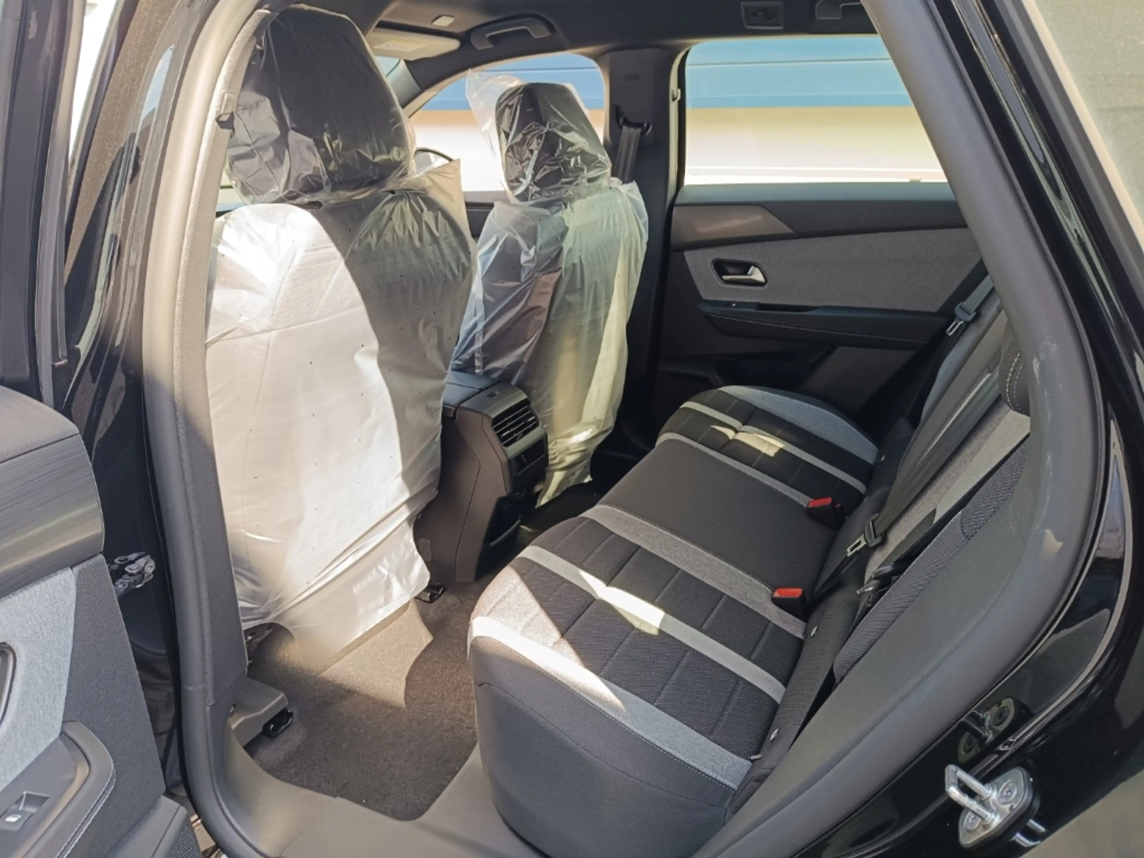 Opel Grandland Electric — photo 11