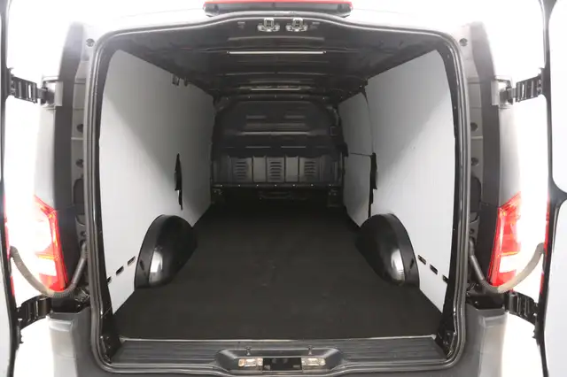 Mercedes-Benz Vito view 3