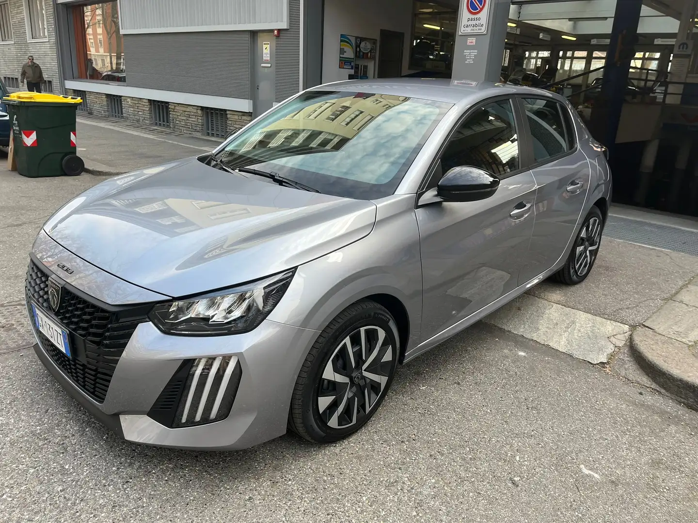 Peugeot 208 208 1.2 PURETECH 75 CV STYLE Grau - 1