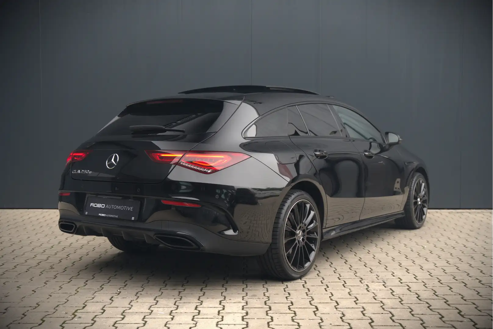 Mercedes-Benz CLA 250 Shooting Brake e AMG Line | Panoramadak | Stoelver Noir - 2