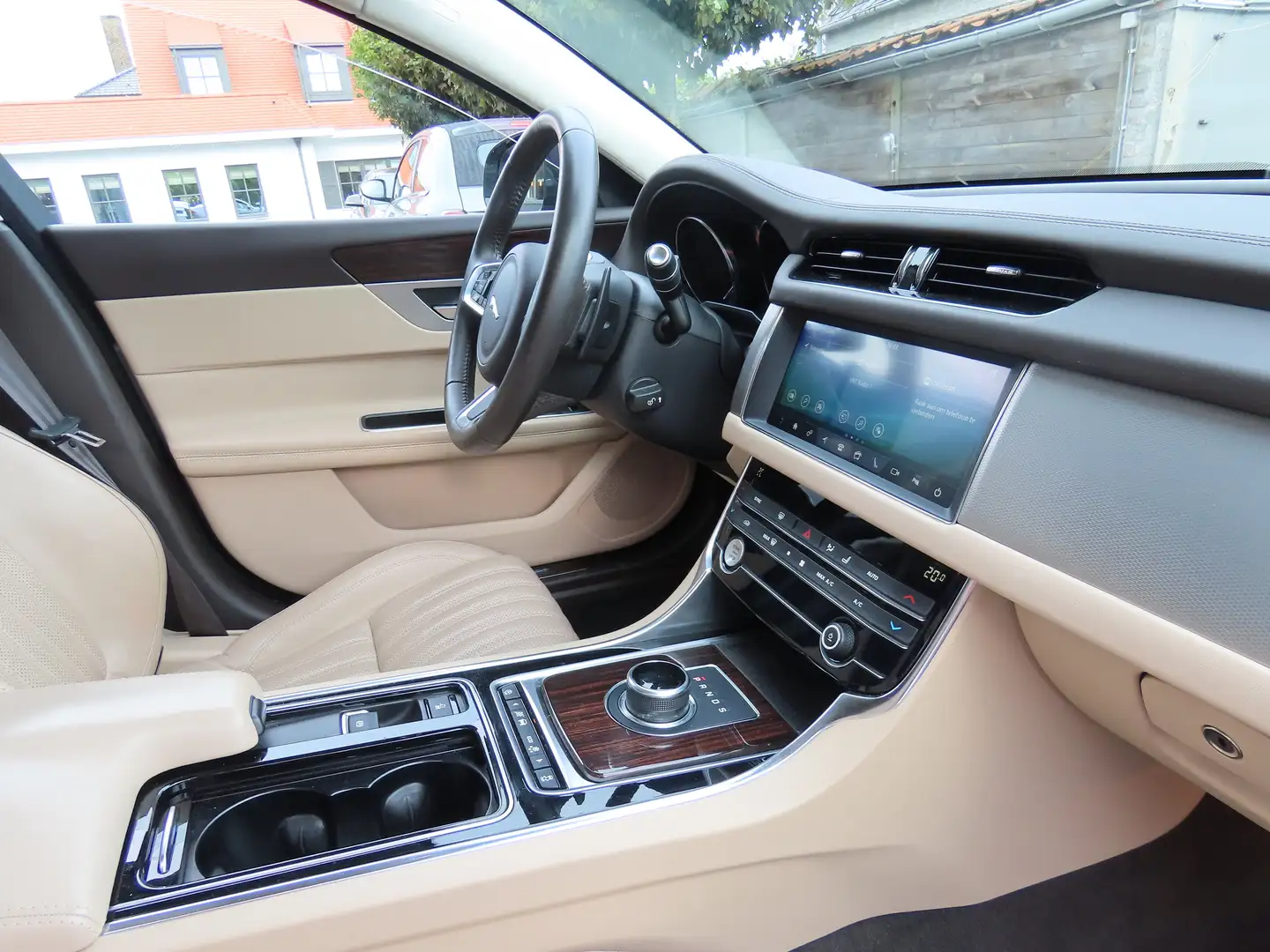 Jaguar XF 2.0 T  BENZINE Portfolio (EU6.2) Beige - 2
