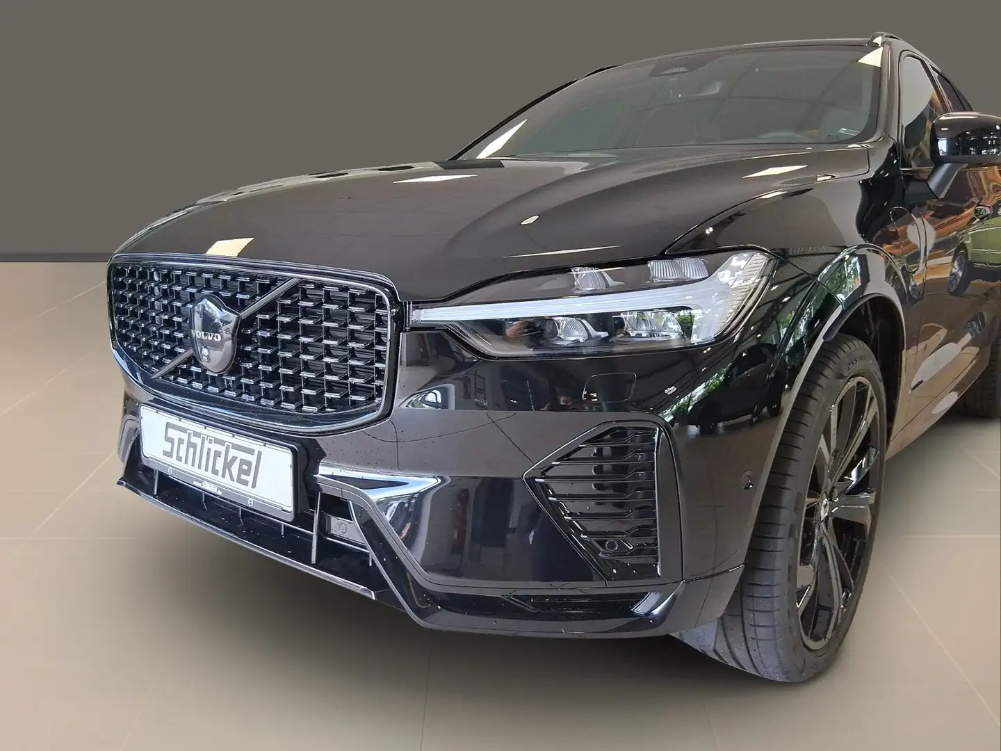 Volvo XC60 T6 Plus Black Edition Recharge Plug-In Hybrid AWD Schwarz - 2