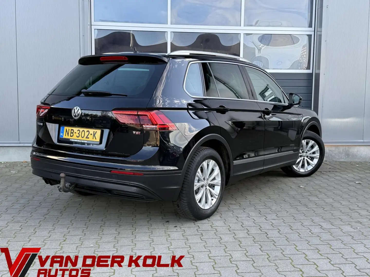 Volkswagen Tiguan 1.4 TSI Comfortline Panorama CarPlay LED Adaptive Negro - 2