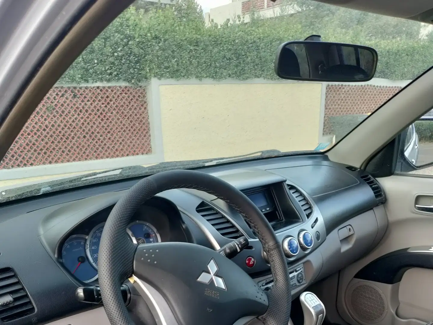 Mitsubishi L200 L200 d.cab 2.5 di-d Intense Сірий - 1