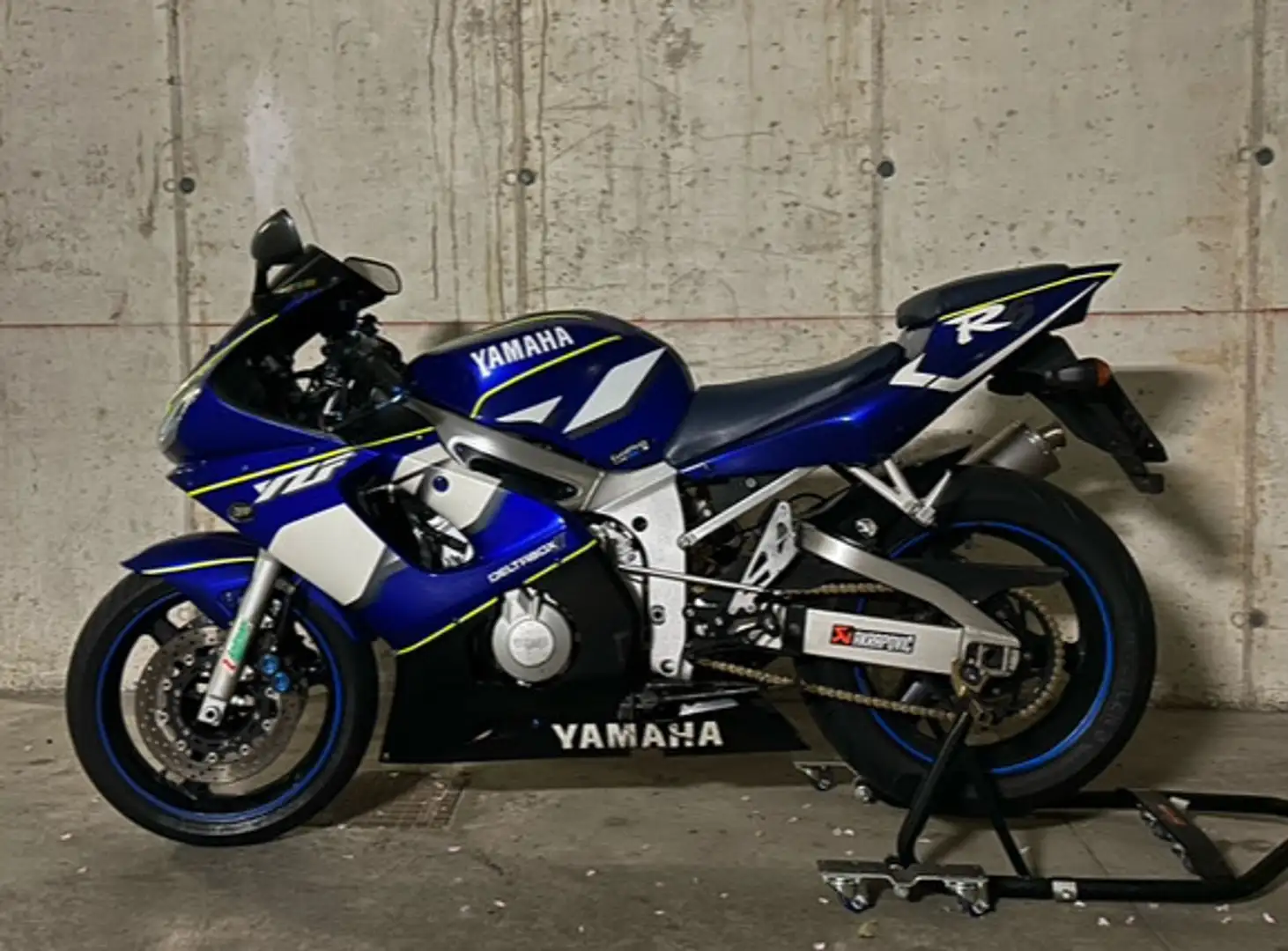 Yamaha YZF-R6 - 1