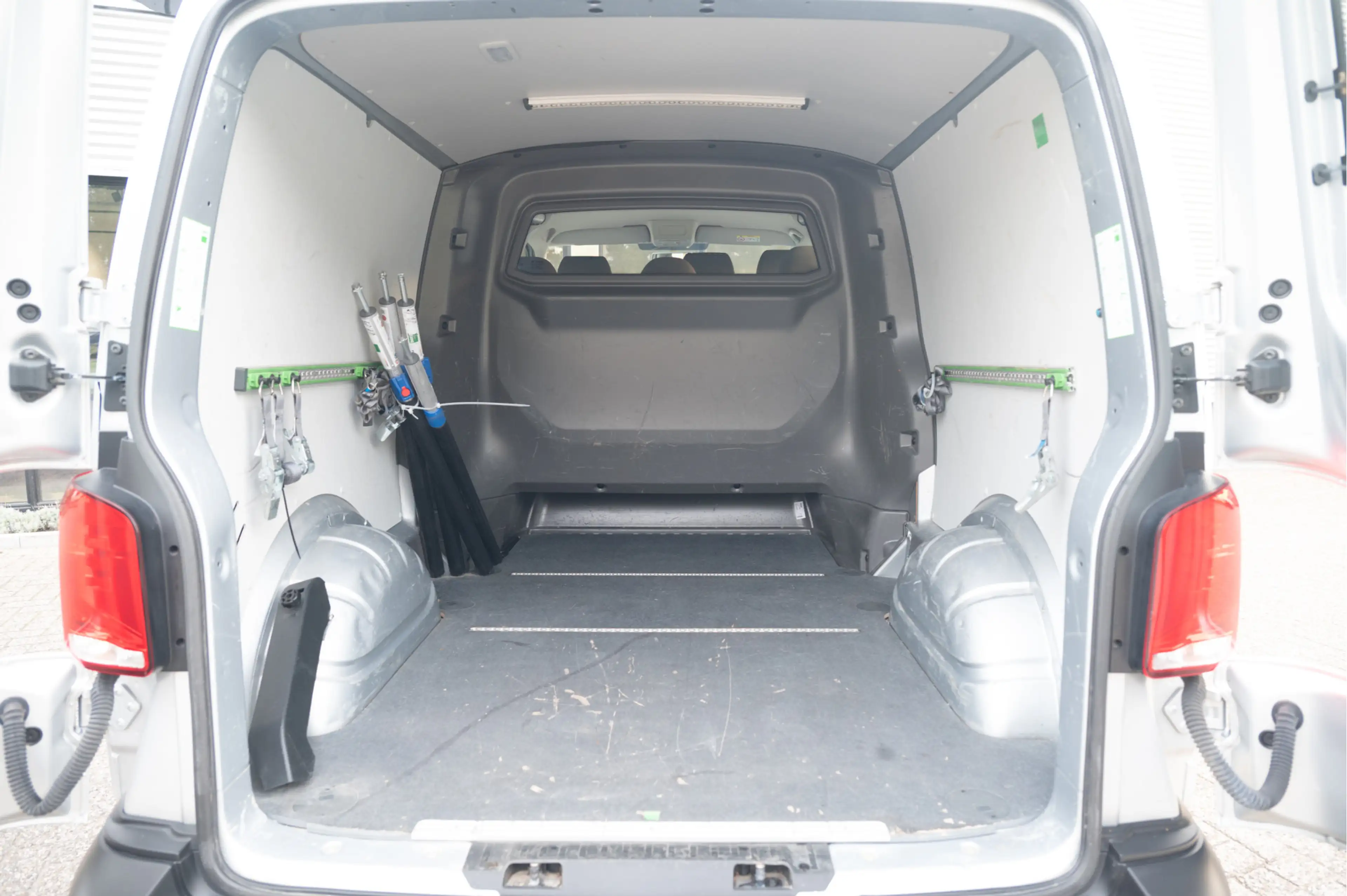Volkswagen T6.1 Transporter 2.0 TDI L2H1 30 DC Comfortline | Navi | Camera | P — photo 10
