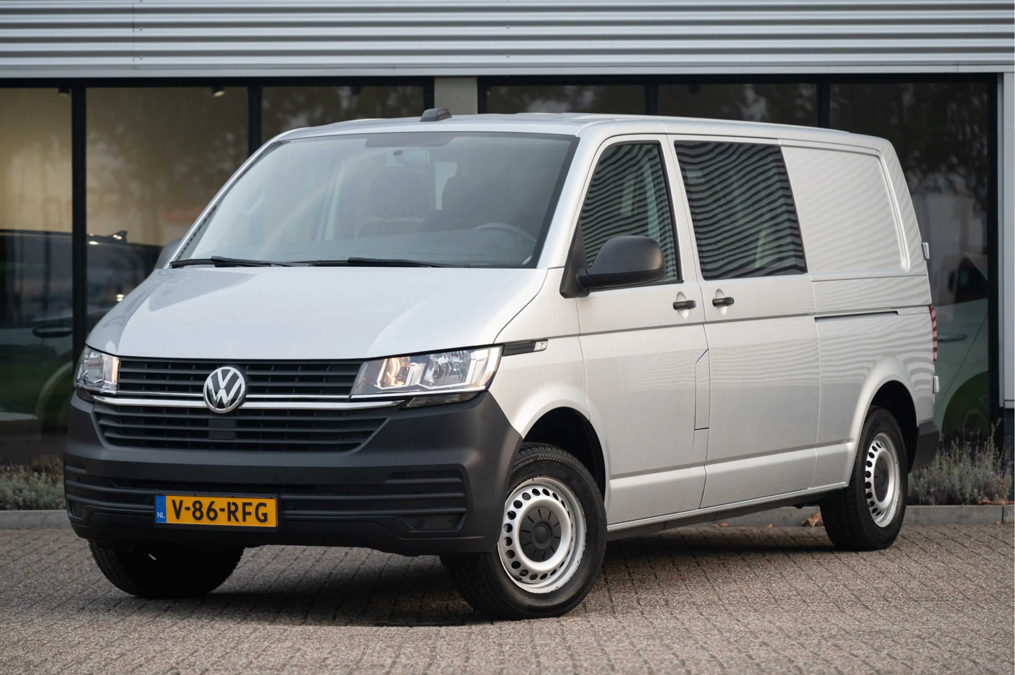 Volkswagen T6.1 Transporter 2.0 TDI L2H1 30 DC Comfortline | Navi | Camera | P
