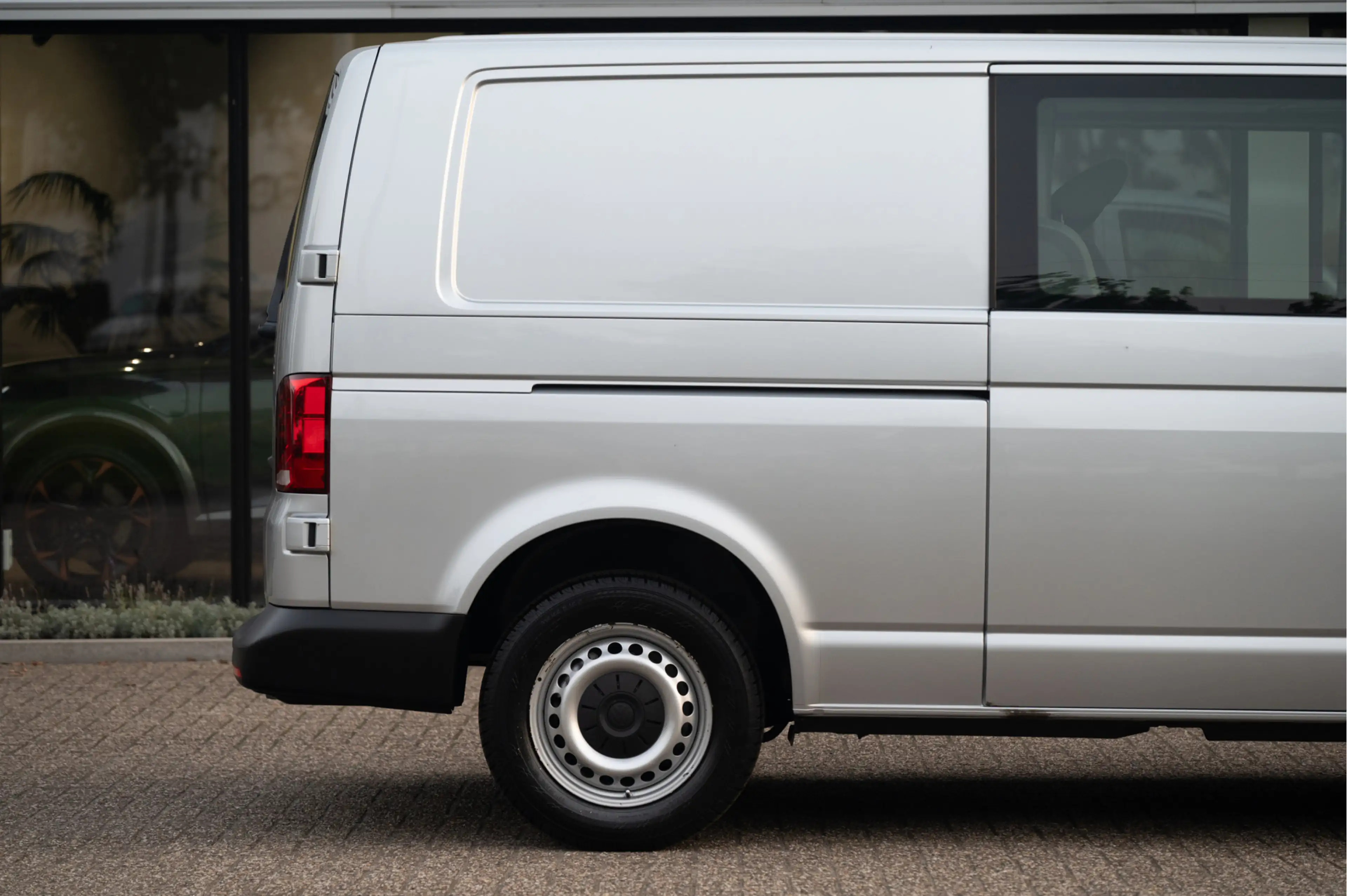 Volkswagen T6.1 Transporter 2.0 TDI L2H1 30 DC Comfortline | Navi | Camera | P — photo 7