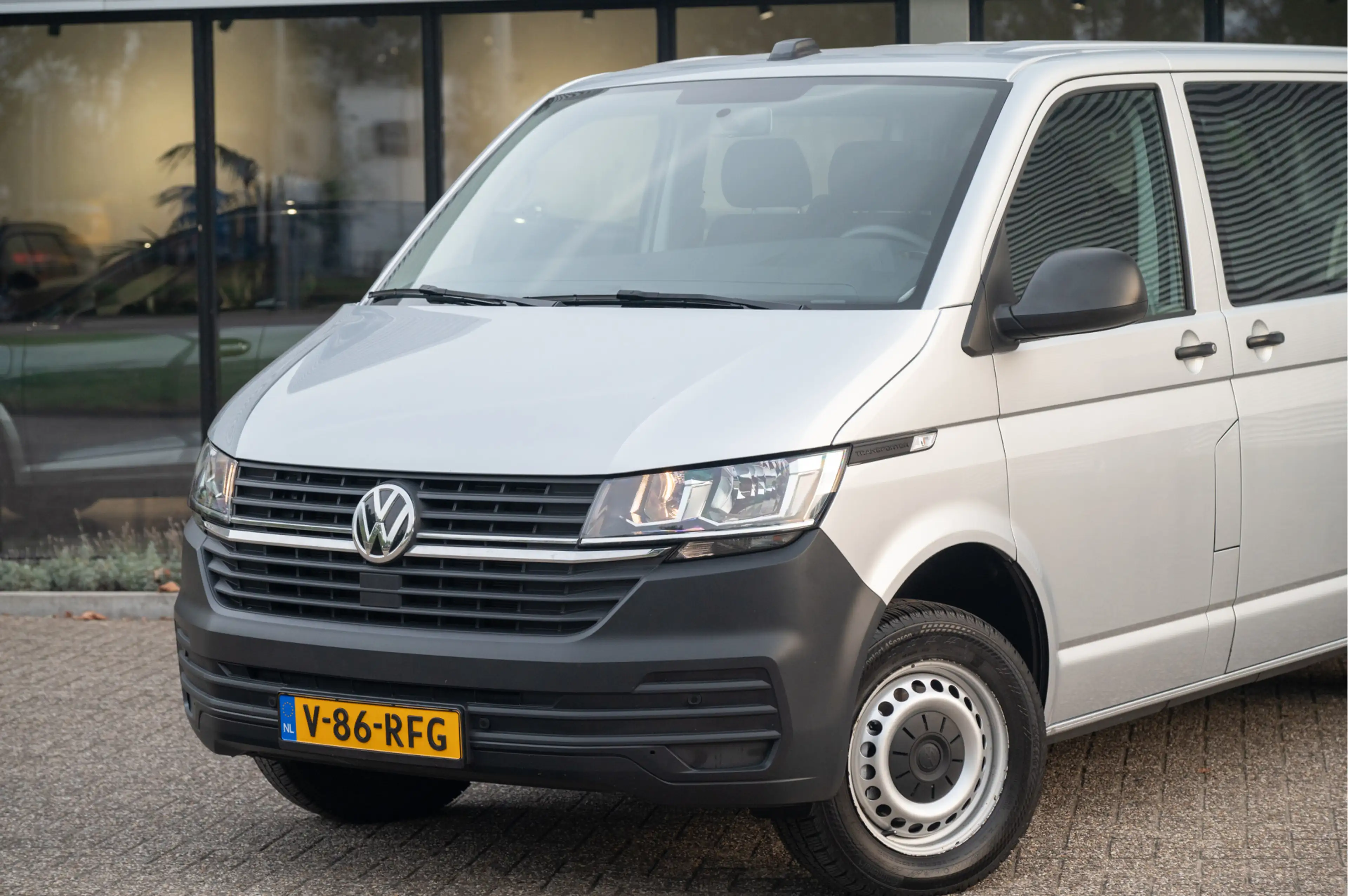 Volkswagen T6.1 Transporter 2.0 TDI L2H1 30 DC Comfortline | Navi | Camera | P — photo 2