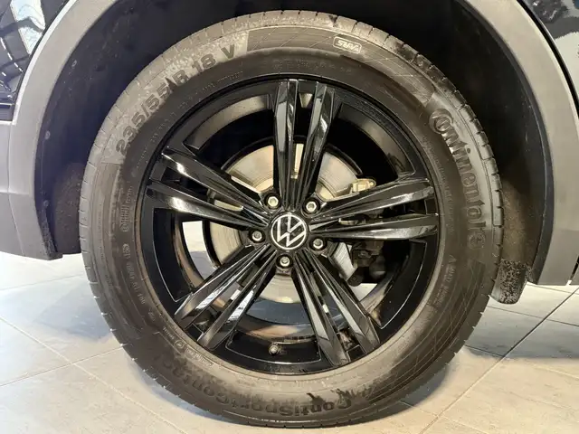 Volkswagen Tiguan view 3