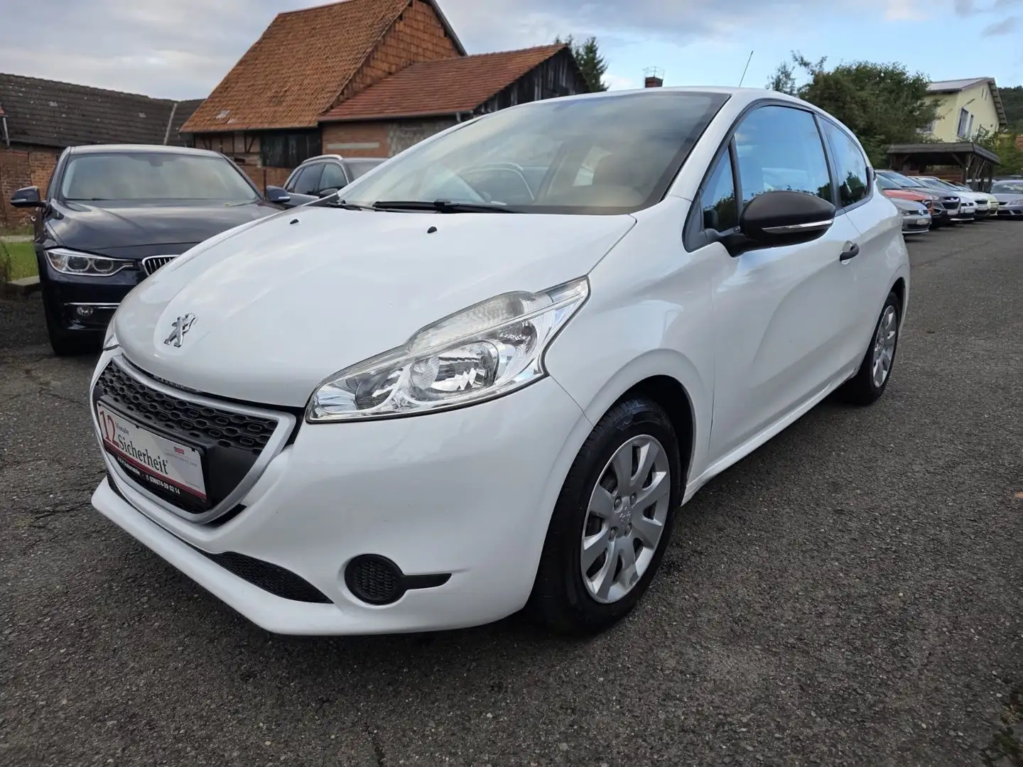 Peugeot 208 Access Klima Tempomat 85000km tüv hü 09.2026 Weiß - 1