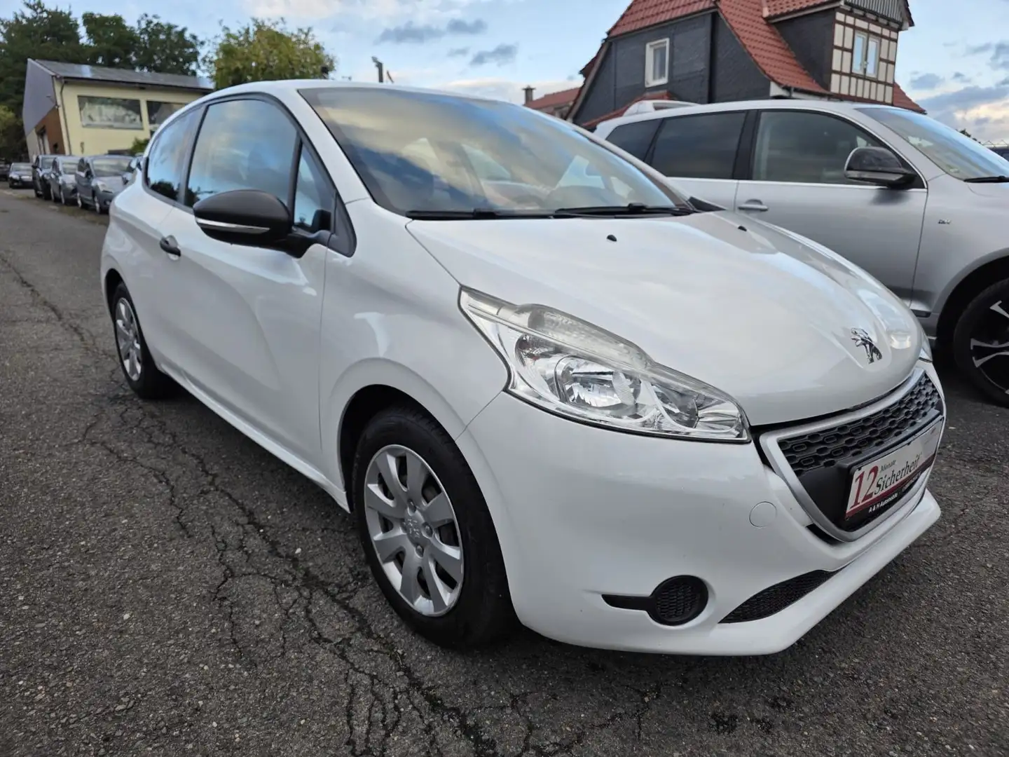 Peugeot 208 Access Klima Tempomat 85000km tüv hü 09.2026 Weiß - 2