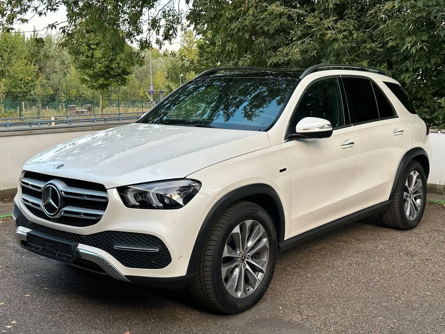 Mercedes-Benz GLE 350 e 4M *Pano*AHK*Burmester*Memory*360° Blanc - 1