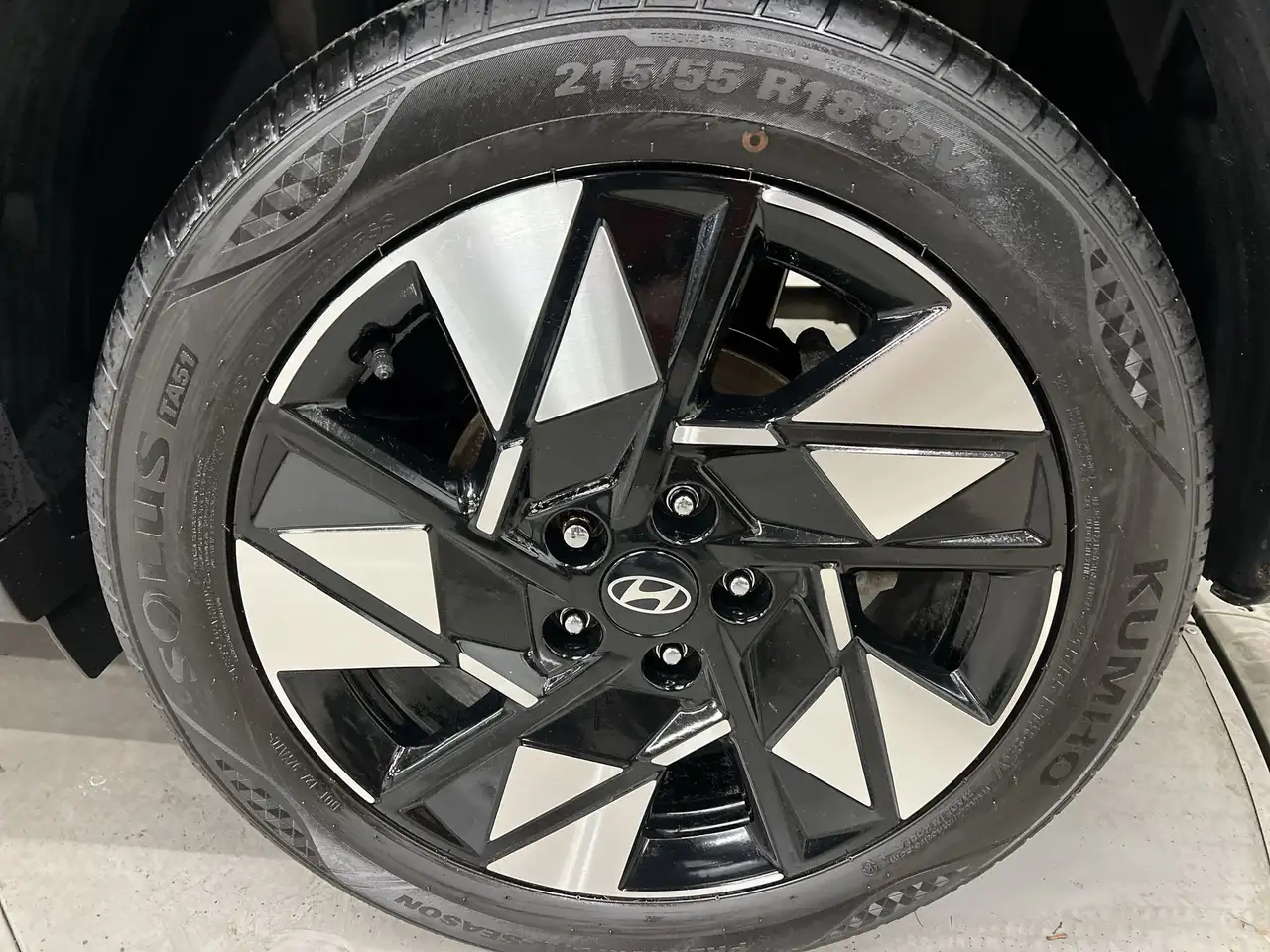 Hyundai KONA снимка Hyundai KONA