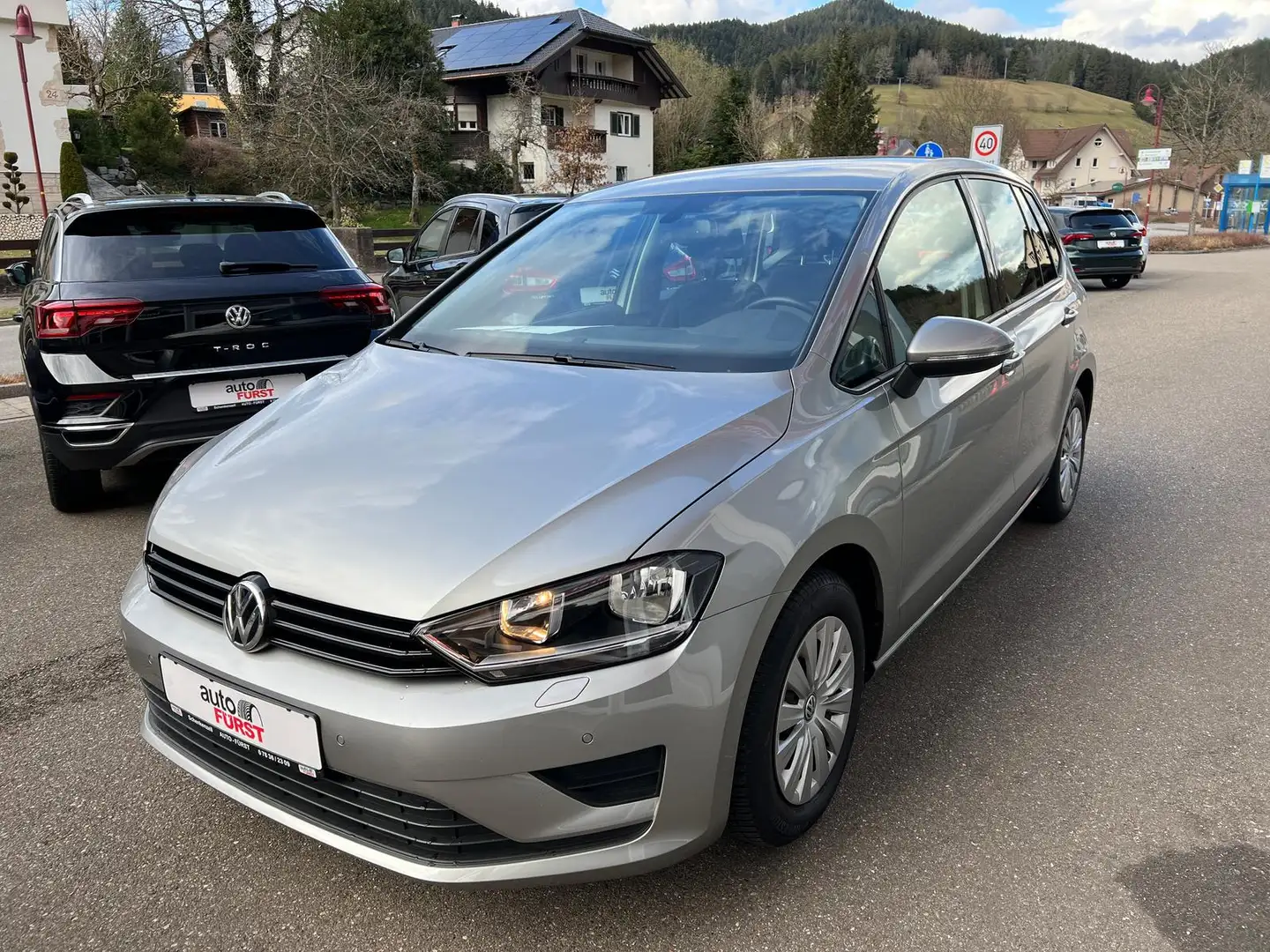 Volkswagen Golf Sportsvan 1.2 TSI Trendline PDC vo & hi Silber - 2