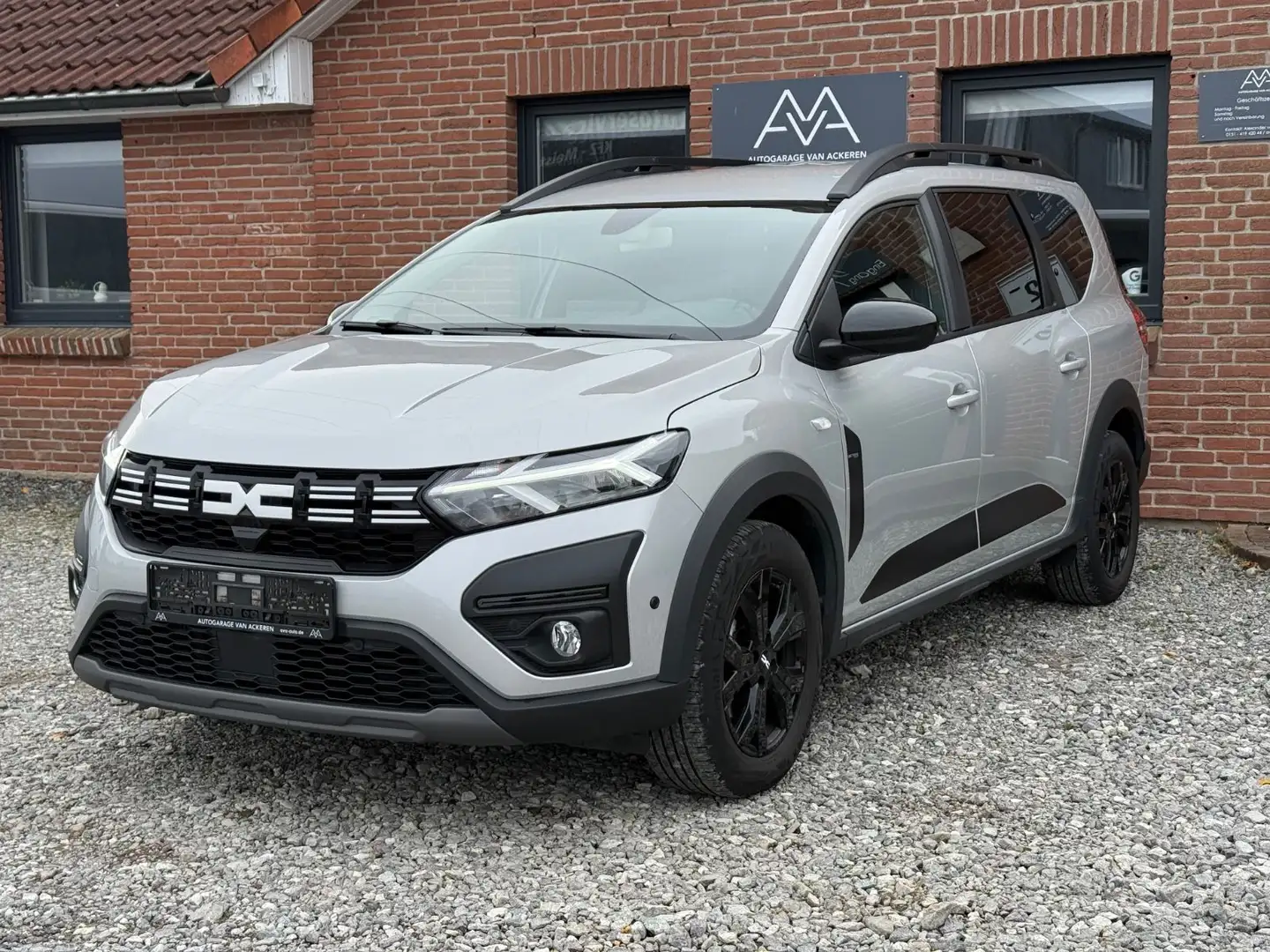 Dacia Jogger 1.0 TCe Extreme 7-Sitzer 1.Hd LED SHZ DAB Grau - 1