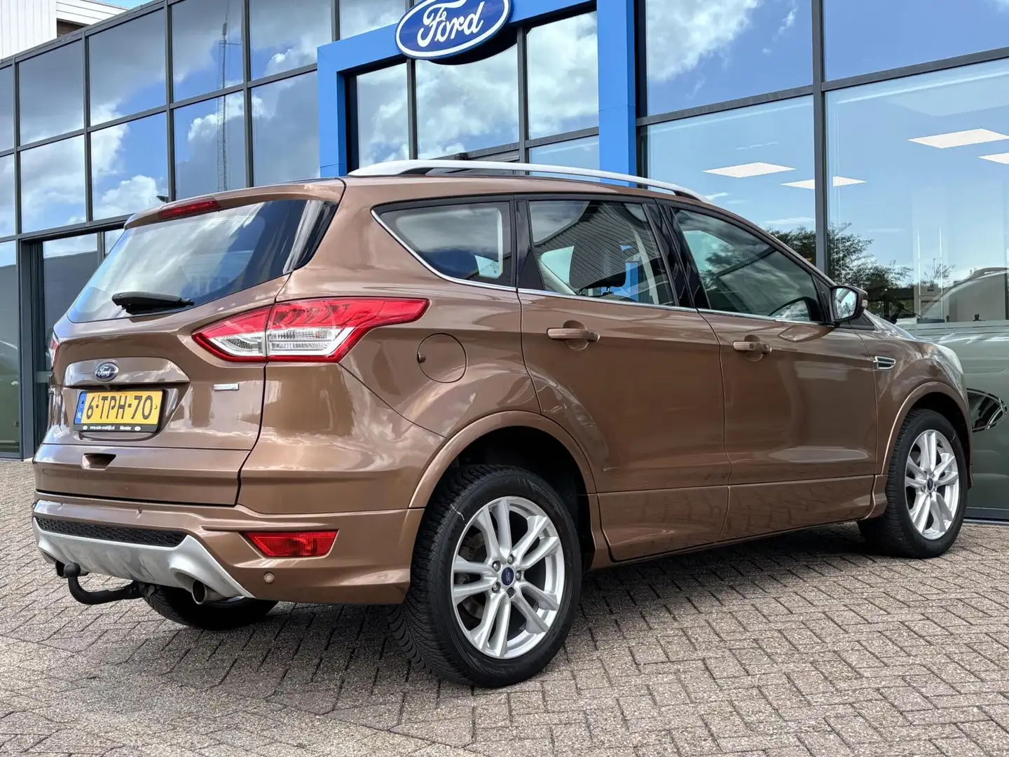 Ford Kuga 1.6 Titanium Plus 150PK Trekhaak Camera Cruise Ele Braun - 2