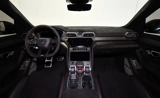 Lamborghini Urus view 10