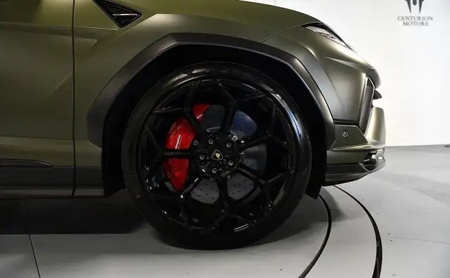 Lamborghini Urus view 7