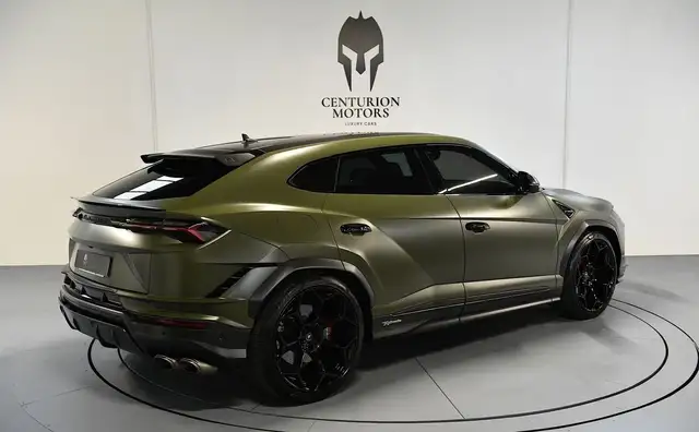 Lamborghini Urus view 4