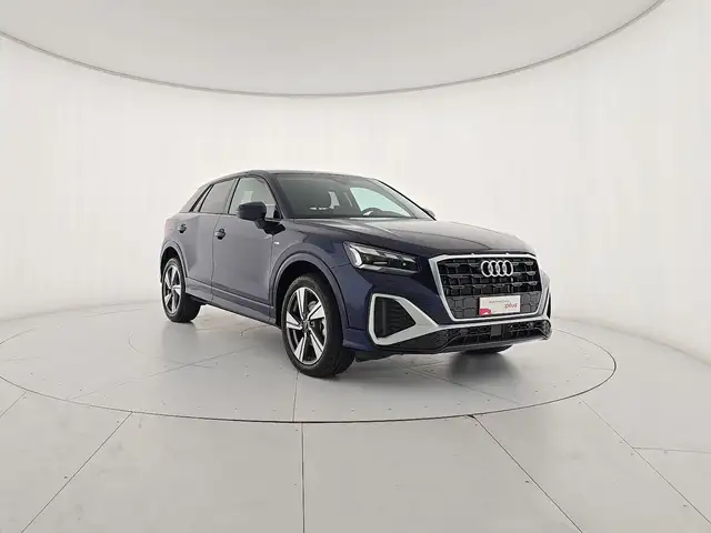 Audi Q2 view 6
