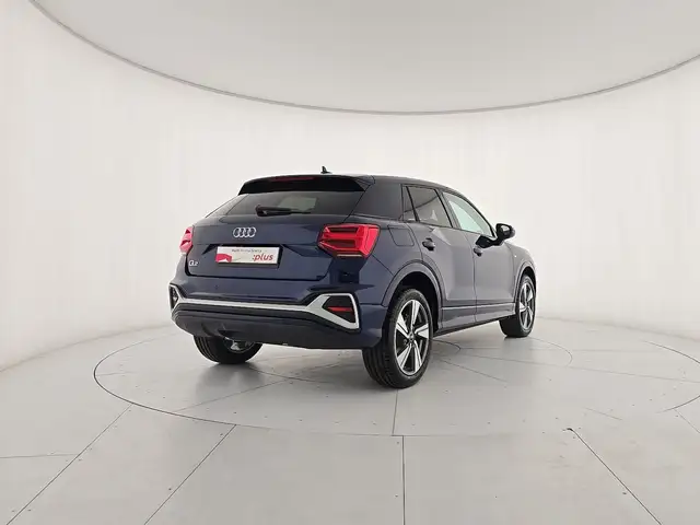 Audi Q2 view 5