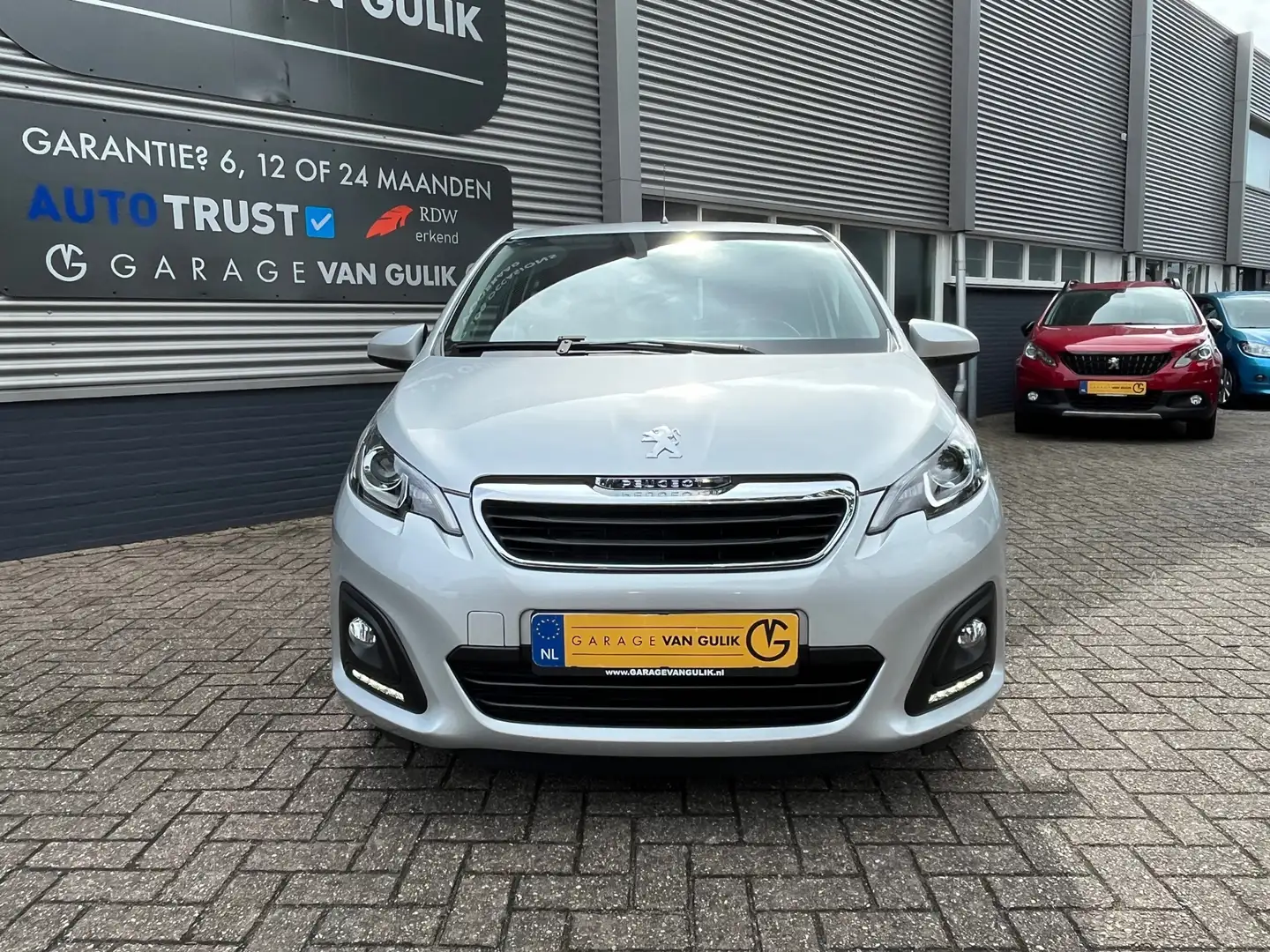 Peugeot 108 1.0 e-VTi Active 69PK Automaat,Airco,Isofix,Blueto Grijs - 2