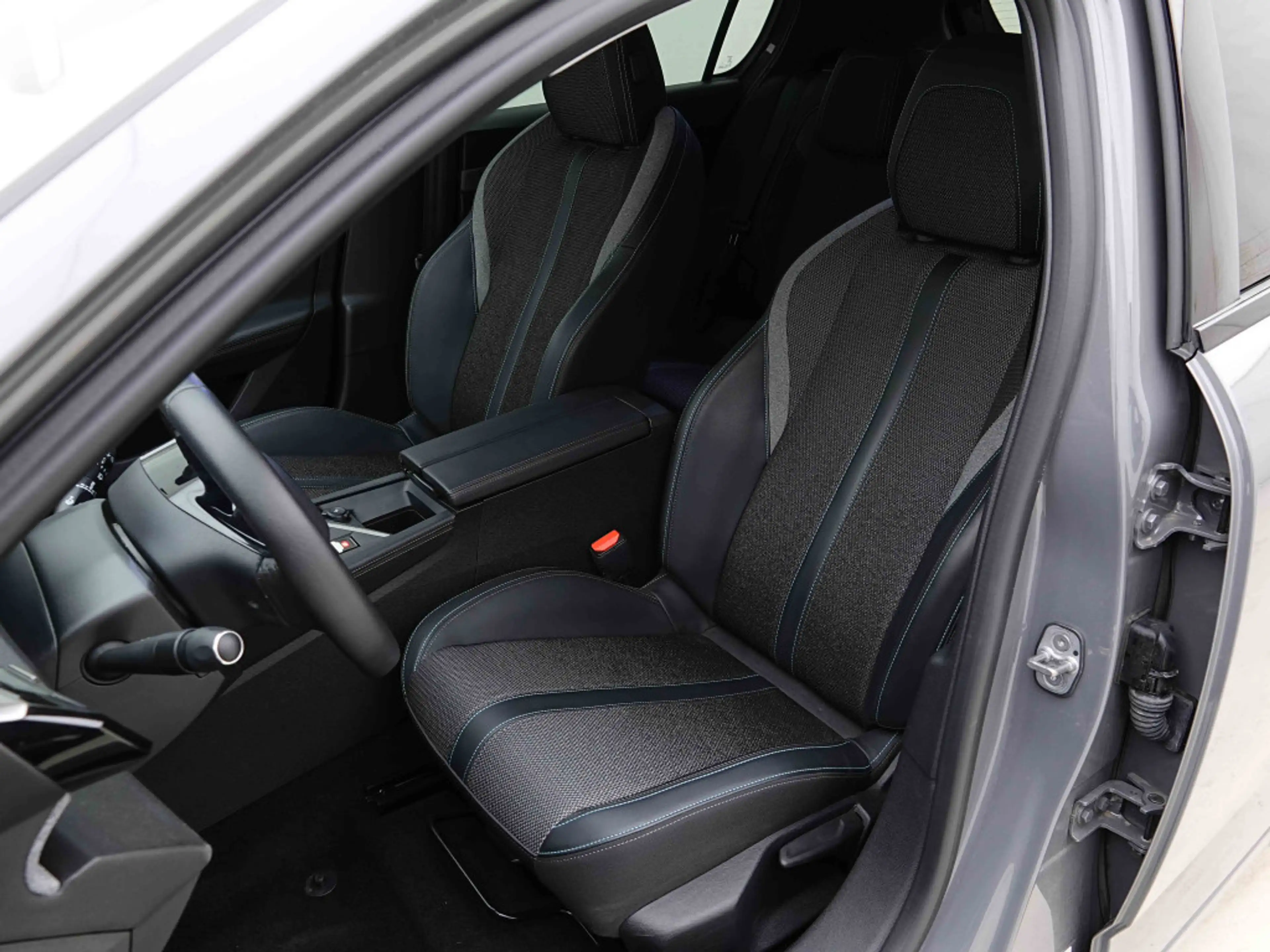 Peugeot 308 1.2 T 130 Allure | GPS | Camera | Alu17 BiTone | Adaptiv Cruise | LED — photo 7