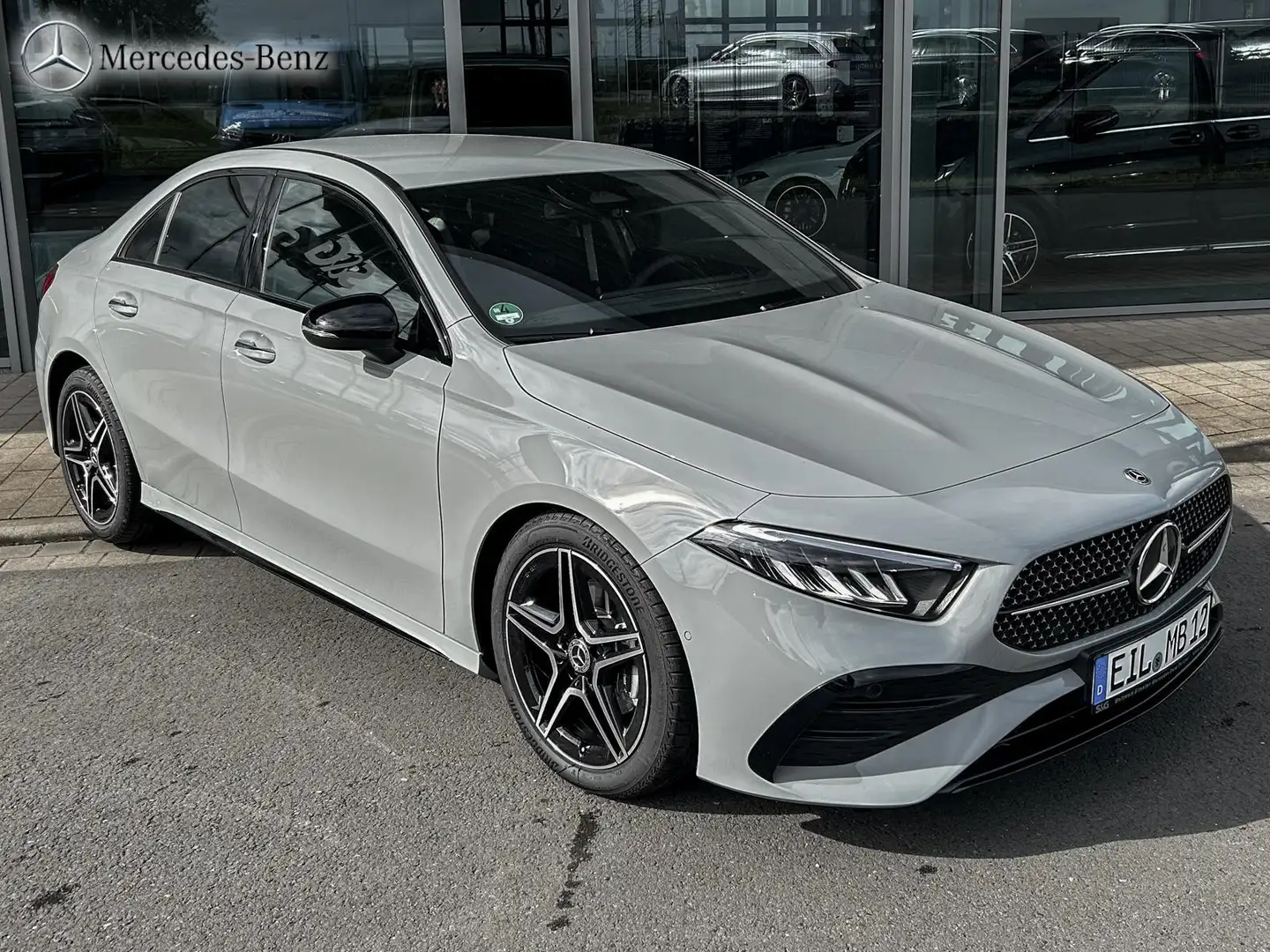 Mercedes-Benz A 200 AMG MBUX+RüKam+LED+Night+AHK+Standh+Smartp Gris - 2