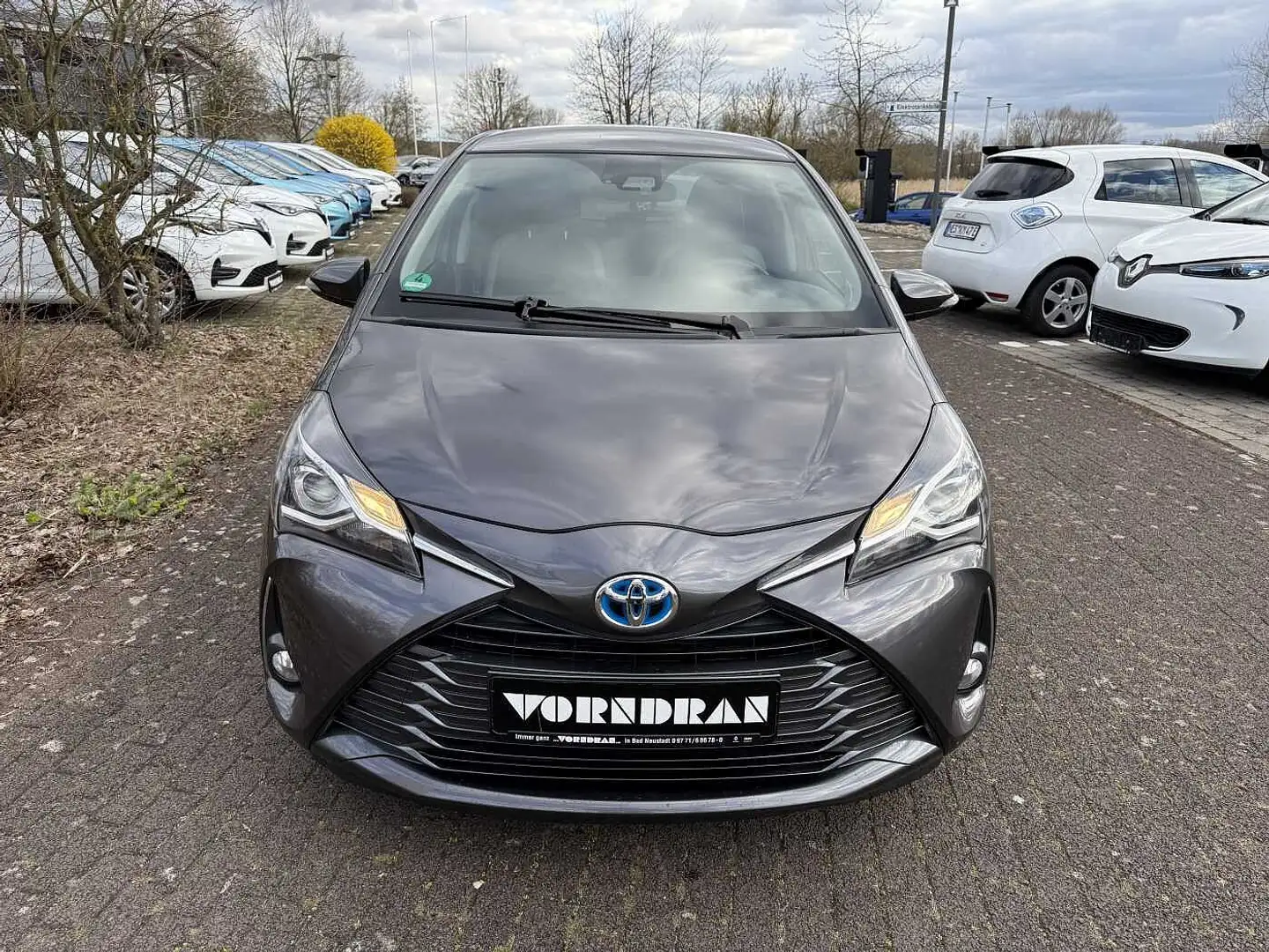 Toyota Yaris Hybrid Y20 Club SHZ Kamera M+S Grau - 2