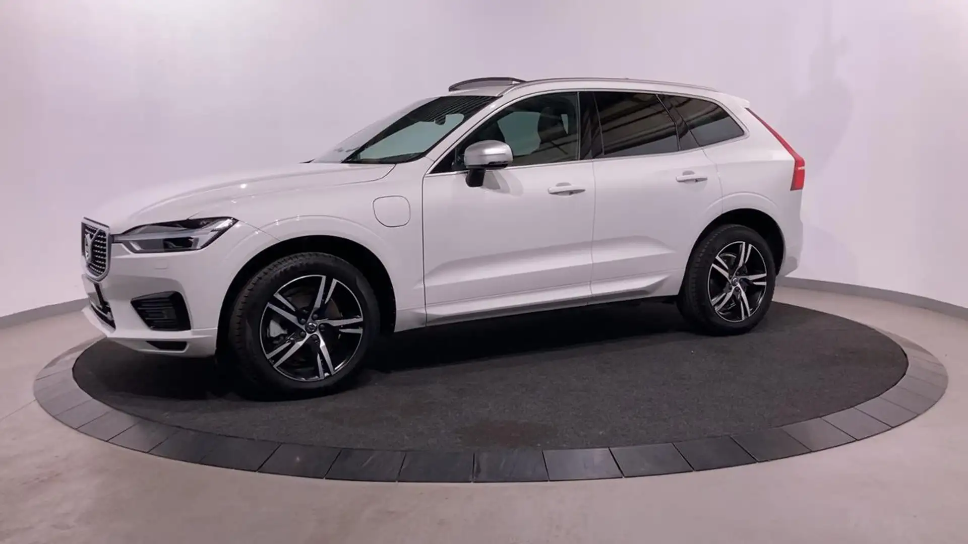 Volvo XC60 T8 AWD Recharge Plug in/R design/Safety pack Weiß - 2