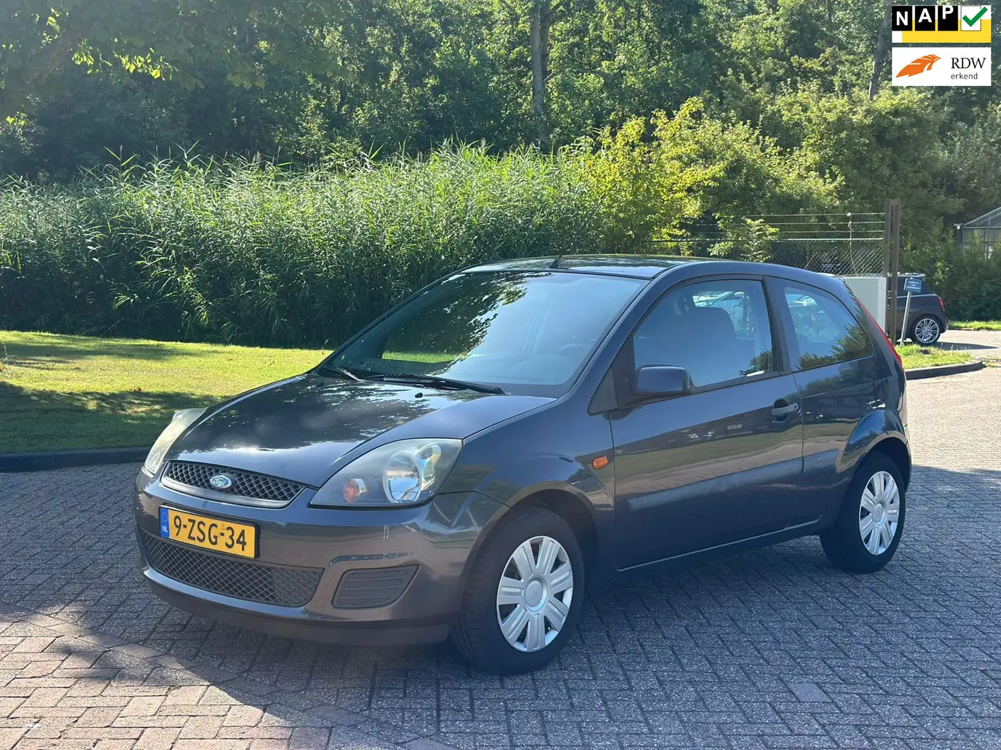 Ford Fiesta 1.4-16V Futura XL/AIRCO/ELECRAMEN VOOR Grijs - 1