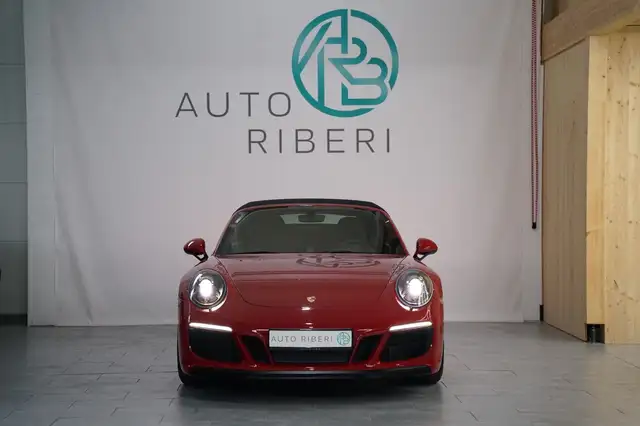 Porsche 911 view 2