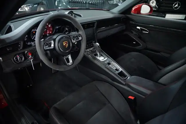 Porsche 911 view 14