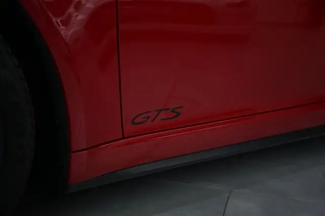 Porsche 911 view 6