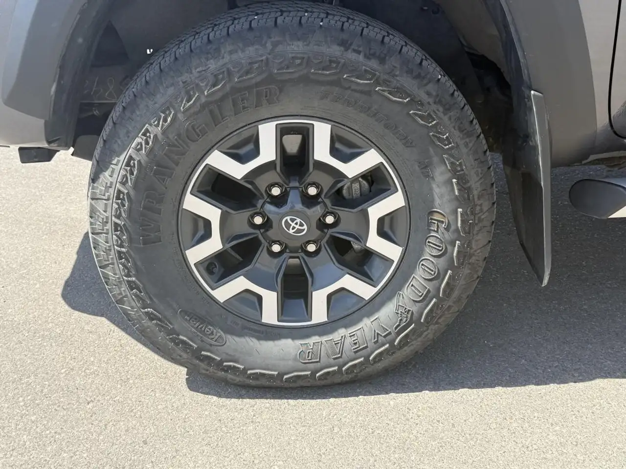 Toyota Tacoma снимка Toyota Tacoma
