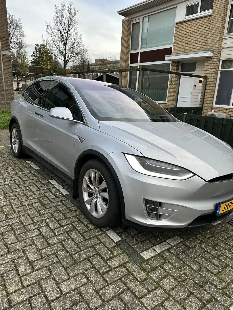 Tesla Model X 75D Allradantrieb Zilver - 2